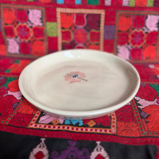 Hebron Rose (زهرة الخليل) – 18cm Beige Side Plate | Center Motif