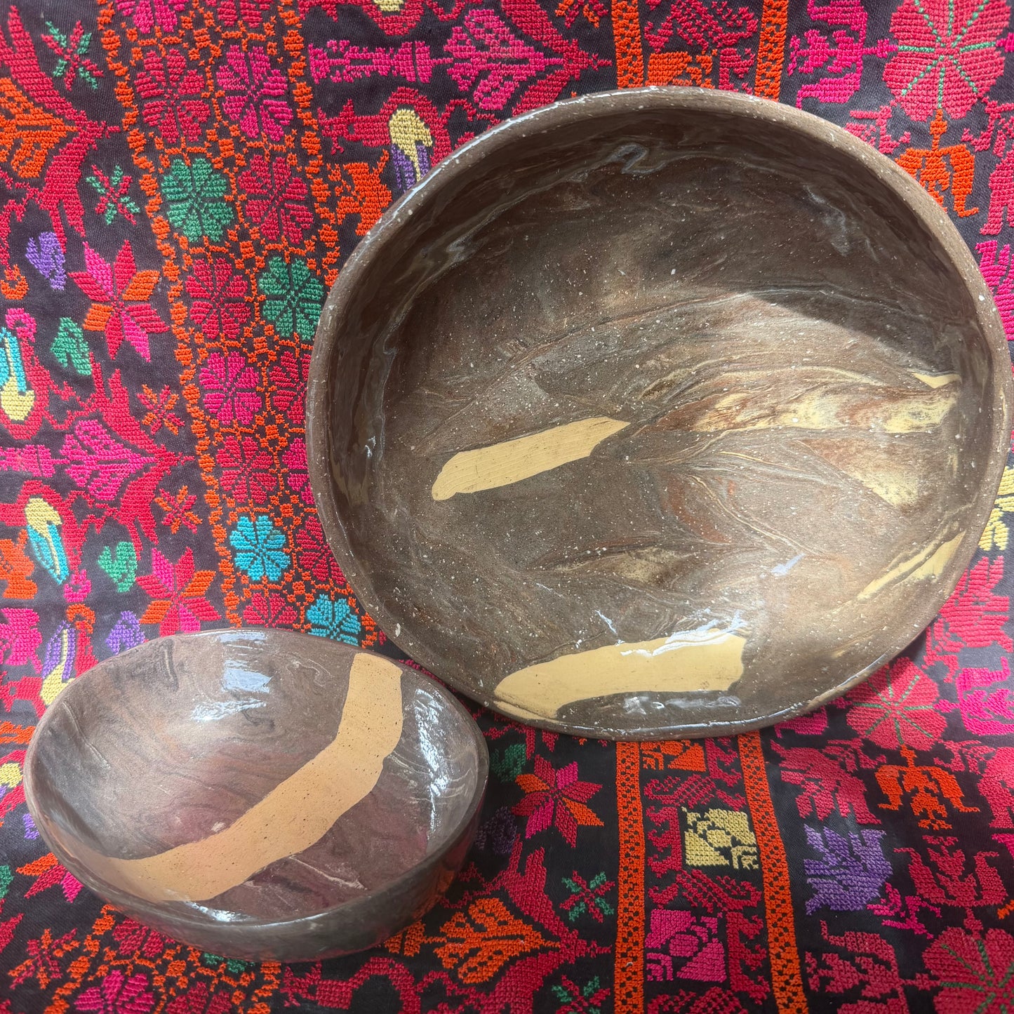 A marbled set: bowl + oval platter
