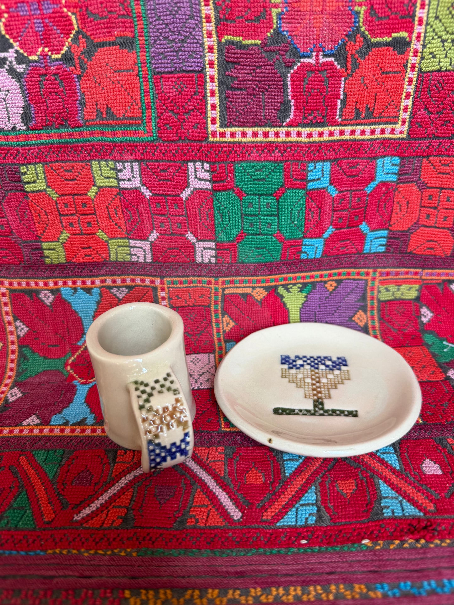 Espresso Cup with Matching Saucer (Grapevine Hebron)